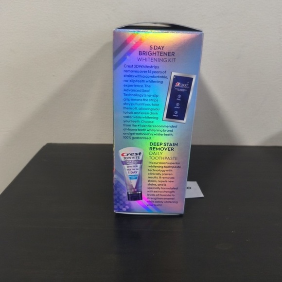Crest 3D White Brilliance holiday smile teeth whitening gift box Toothpaste Mint - Picture 4 of 6
